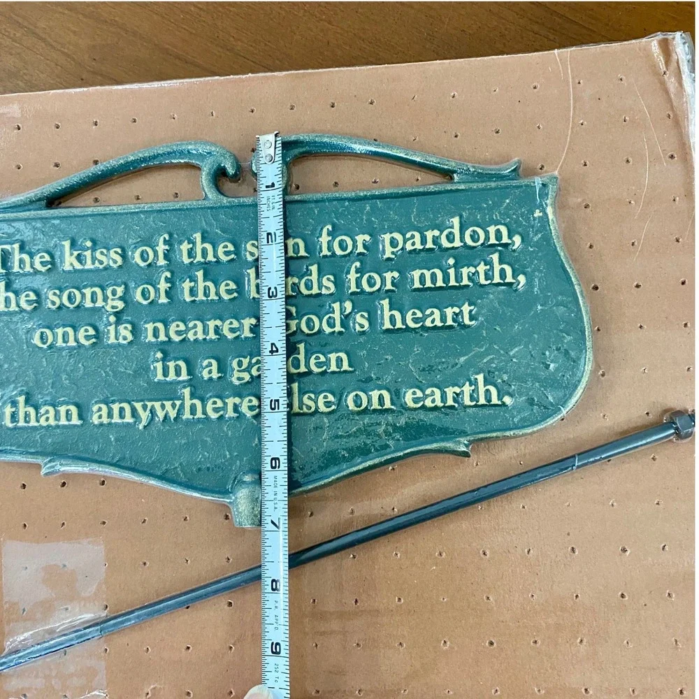 Vintage Whitehall Kiss of the Sun Garden Plaque Metal Sign Stake 81748 Verdigris